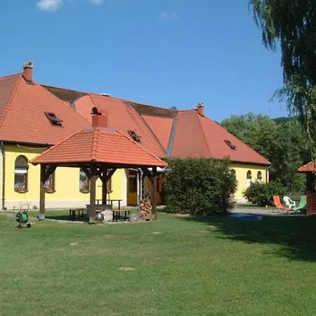 Kisecset-vendeghaz Guest house *